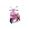 Scooter Electrique Vespa 18W pour Enfant - avec Klaxon, Système Audio et Roulettes de soutien Scooter Electrique Vespa 18W pour Enfant - avec Klaxon, Système Audio et Roulettes de soutien